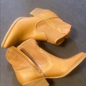 Universal Thread Tan Ankle Booties Western Style